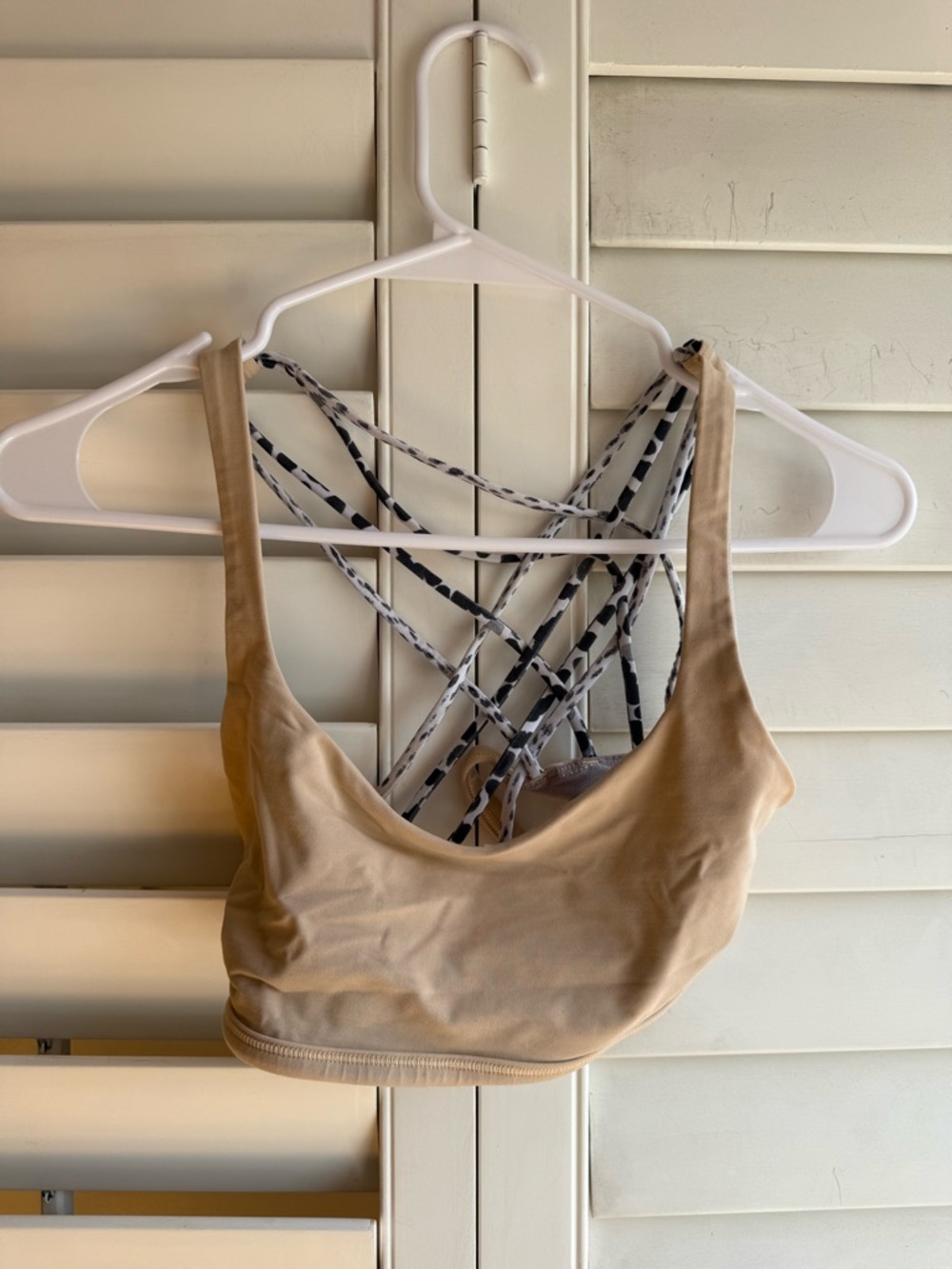 Lululemon Crisscross Back Nude/Tan Sports bra sz 6